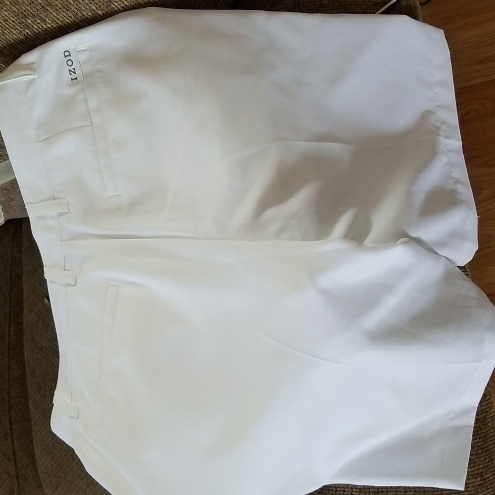 111 NWOT Never worn.  Izod golf shorts mens bright white 32 waist - Picture 5 of 6